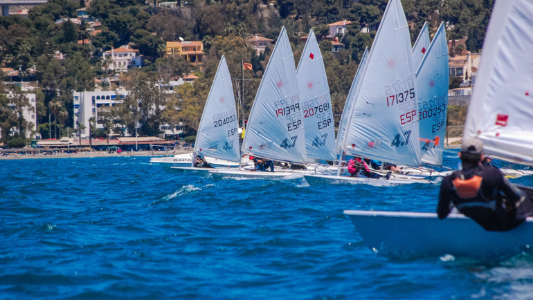Más de 90 embarcaciones en la Copa de Andalucía Láser 4.7 y Radial