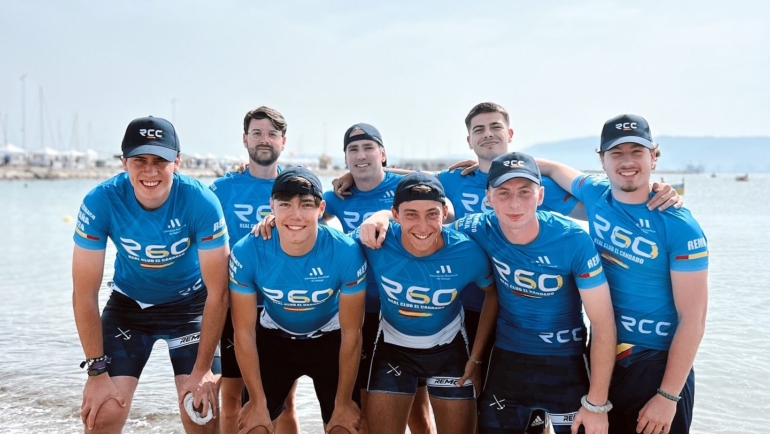Más de 60 remeros participan en el Campeonato de España de Banco Fijo Llaut.